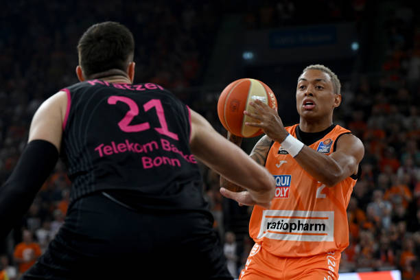 其顽强的防 其顽强的防