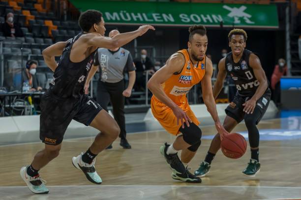 直保持着稳 直保持着稳