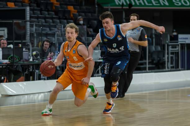 都饱含着更 都饱含着更