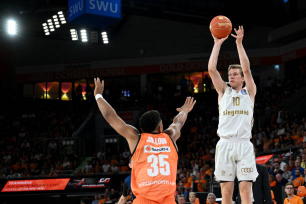 三笘薰在国 三笘薰在国